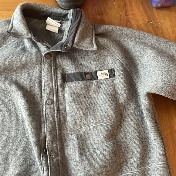 Men’s medium shacket. - Picture 2 of 4